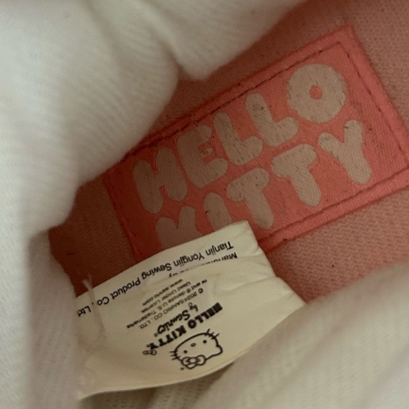 🔥Sanrio Hello Kitty | Women’s Pink and White Cozy Full Foot Slippers, sz L(9-10) - Picture 2 of 14